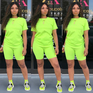 Two-piece Solid Color Women's Clothing. Short-sleeved Crew Neck T-shirt and Tight-fitting Shorts. Simple Style Tracksuit Outfit